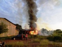 Incêndio destrói parte de Fábrica de Sofá e Estofados em Seringueiras