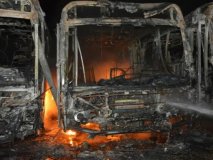 Bando incendeia três ônibus escolares em Buritis