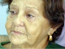 Mãe do piloto Marlon espera resgate do filho com vida