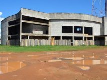 Homem é esfaqueado enquanto fazia sexo em obra de teatro, em Ariquemes