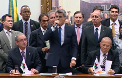 PMDB oficializa rompimento com governo Dilma