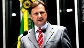 Acir diz que ainda não se decidiu sobre impeachment