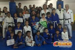 Alunos da Academia de Judô J & L recebem promoção de faixas
