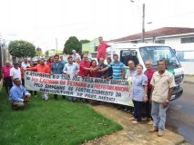 Deputado Lazinho contempla agricultores de Presidente Médici