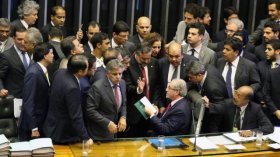 Estados que elegeram Dilma votam a favor do impeachment