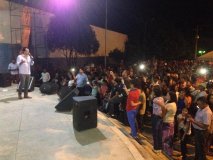 Multidão de evangélicos comparece a show do cantor Renner