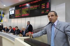 Deputado Lazinho diz não ao ensino com mediação tecnológica