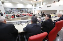 Assembleia aprova projeto que garante garimpagem no rio Madeira