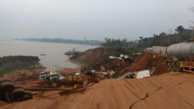 Urgente:Barranco desaba em Porto Velho com mais de 10 carretas