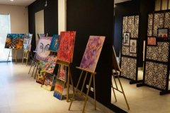 Exposição de artes atrai olhar atento do público em Cacoal