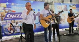 Cantor Daniel realiza show exclusivo para os funcionários da Gazin