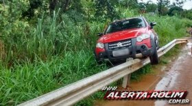 Mais um carro se envolve em aquaplanagem na RO-383 em Rolim de Moura