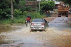 Chuva intensa causa estragos em Cacoal; veja fotos