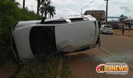 Capotamento de veículo com três ocupantes na BR 364 em Cacoal