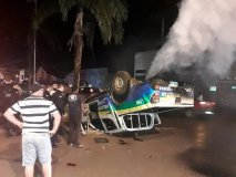 Viatura da PM capota ao atender ocorrência de assalto em Ariquemes