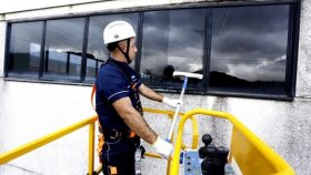 Serviços fecham 2017 com queda de 2,8%, segundo IBGE
