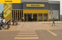 Bandidos invadem agência bancária em Espigão do Oeste