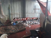 Casa de madeira é atingida por fogo no Bairro Planalto, em Rolim