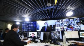 Aprovado projeto que prorroga a redução de salários e jornada de trabalho em...