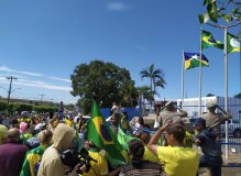 Feriado iniciou com manifestações em frente ao quartel da PM em Rolim de Moura