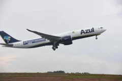 Azul anuncia fim da política de voucher em ações judiciais