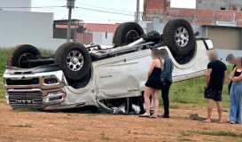 Prejuízo: Homem pega Dodge Ram emprestada e capota no MT 