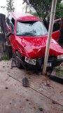 Nova Brasilândia: Carro bate em moto em cruzamento e destrói muro de...