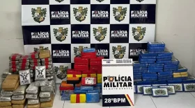 BR-364: Carreta com carga que saiu de Rolim de Moura tomba e PM apreende mais...