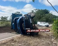 Caminhão caçamba tomba na RO-010, próximo a Migrantinópolis