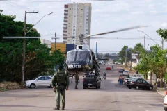 Polícia cumpriu 31 mandados de prisão durante operação contra facção, em...