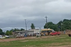Grave acidente entre motocicleta e ônibus escolar deixa uma vítima fatal em...