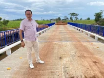 Prefeito Aldo Júlio entrega ponte de concreto na Linha 200 Lado Norte e...