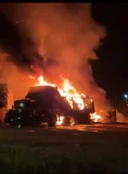 Incêndio de grandes proporções destrói caminhões no Porto de Guajará-Mirim