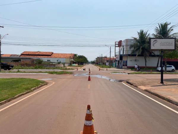 Foto 2 da matéria: MUDANÇA NO TRÂNSITO EM ROLIM: Barão de Melgaço passa a ser preferencial no cruzamento com a Cuiabá 