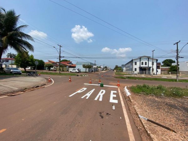 Foto 5 da matéria: MUDANÇA NO TRÂNSITO EM ROLIM: Barão de Melgaço passa a ser preferencial no cruzamento com a Cuiabá 