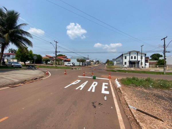 Foto 3 da matéria: MUDANÇA NO TRÂNSITO EM ROLIM: Barão de Melgaço passa a ser preferencial no cruzamento com a Cuiabá 