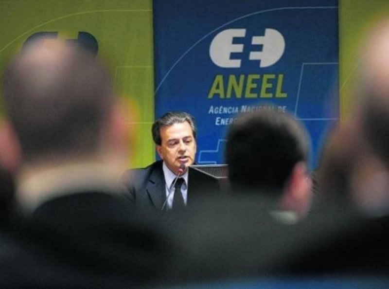 Conta de luz terá trégua em 2016, diz diretor da Aneel