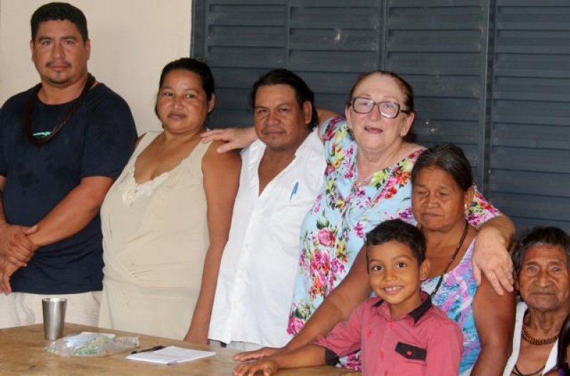 Deputada Lúcia Tereza visita escola indígena na aldeia Sowaintê