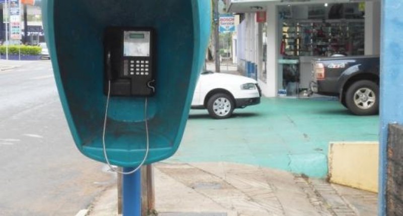 Governo federal pretende acabar com concessão de telefonia fixa