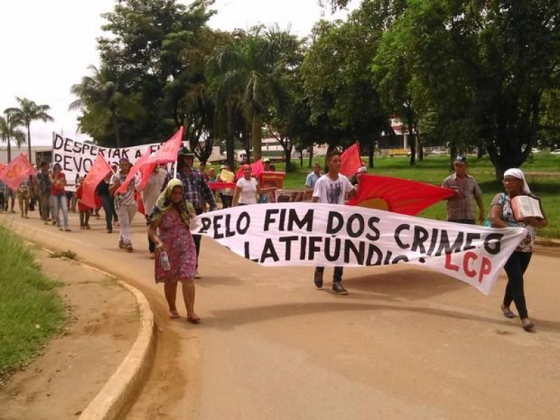 Ligas dos Camponeses Pobres faz protesto em Ariquemes