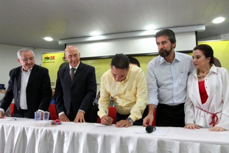 Maurão e Lebrão assinam ficha de filiação no PMDB
