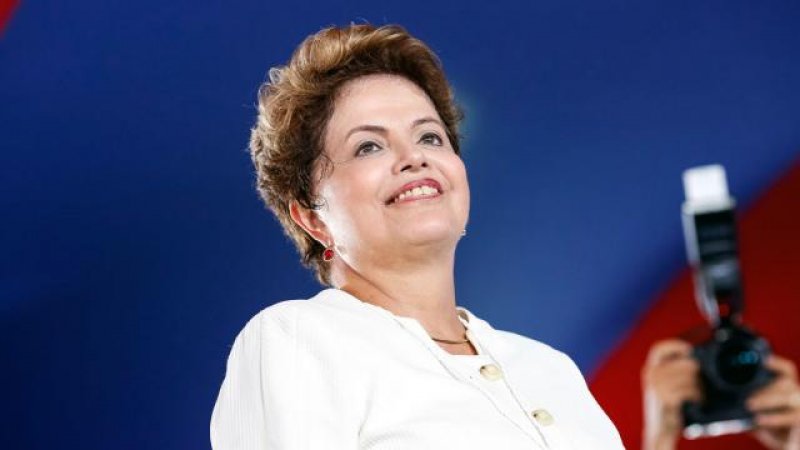 Dilma pensa em renunciar e tentar o cargo de governadora, diz colunista