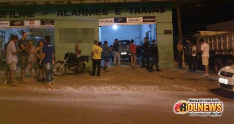 Homem de 33 anos sofre tentativa de homicídio dentro de uma loja de som em Cacoal