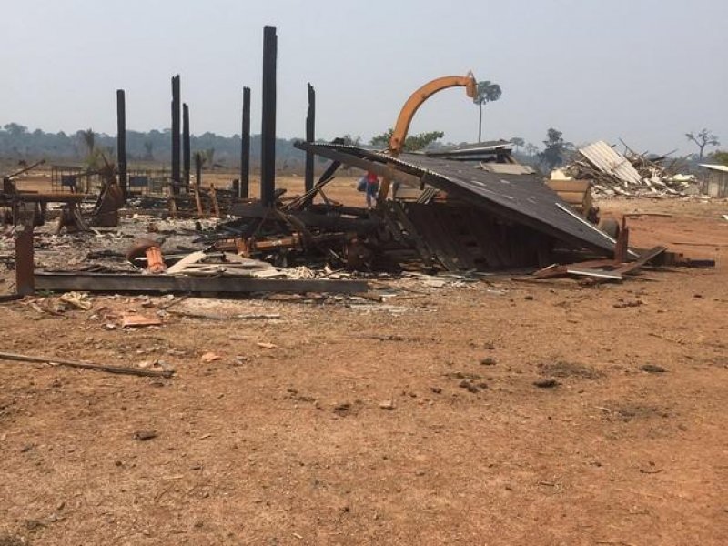 LCP desocupa fazenda em Seringueiras e deixa tudo destruído -