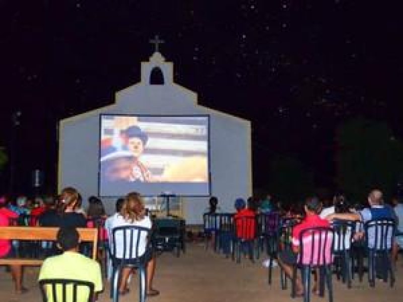 Cinema itinerante movido a energia solar chega a Ji-Paraná