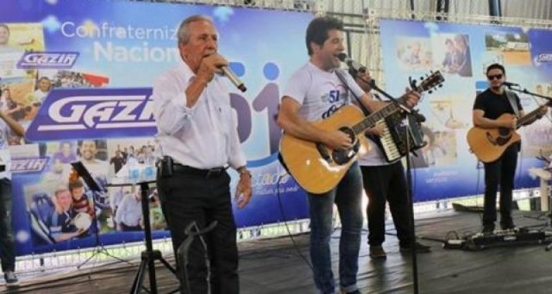 Cantor Daniel realiza show exclusivo para os funcionários da Gazin