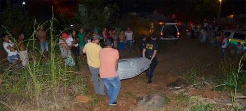 Adolescente é brutalmente assassinado a golpes de facão