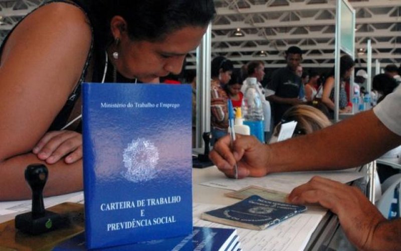 Brasil registra criação de 59,8 mil empregos formais em abril