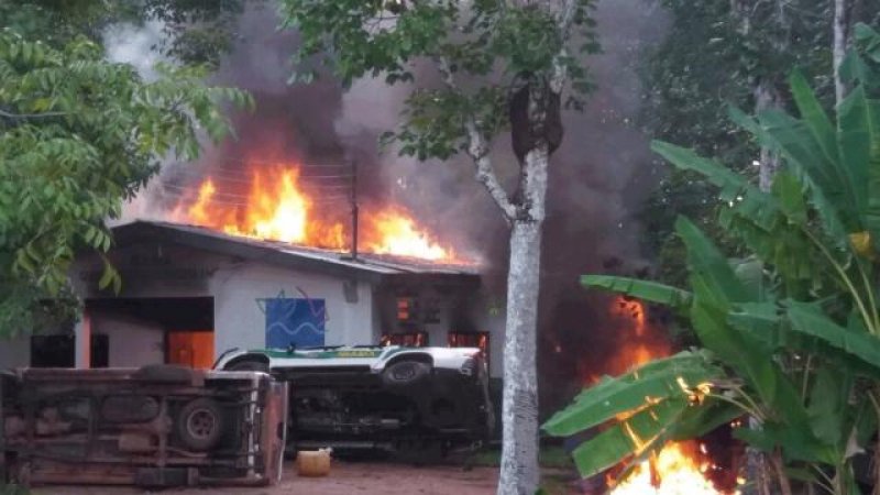 Garimpeiros incendeiam prédios do Ibama e do ICMbio em Humaitá