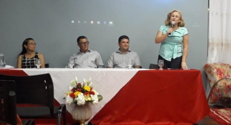 Carla Schock falando sobre a importância do combate a violência contra a mulher